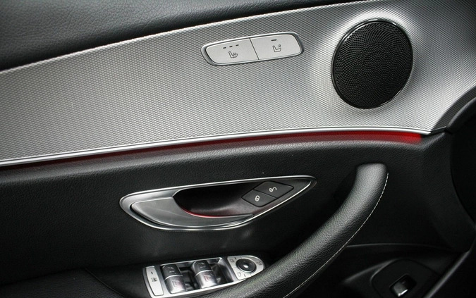 Mercedes-Benz Klasa E cena 123900 przebieg: 108000, rok produkcji 2017 z Kraśnik małe 211